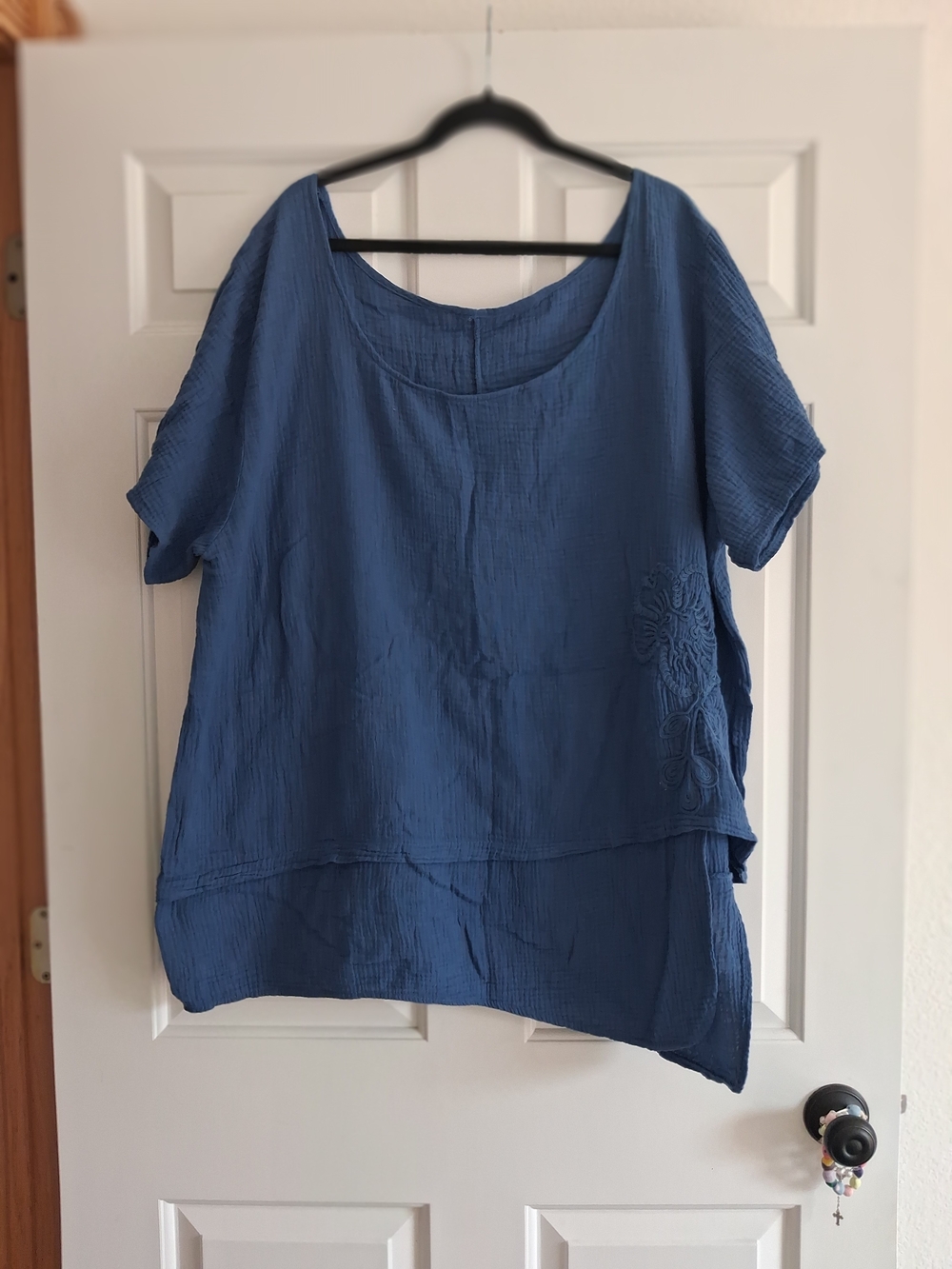 Relaxed Blue Short-Sleeve Tunic with Side Floral Detail.Cotton..cute!